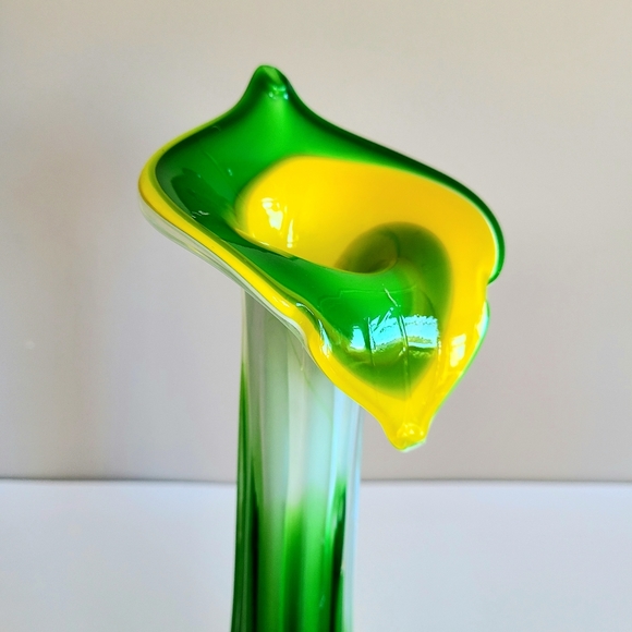Kalla lily tall glass vase. - Picture 3 of 8